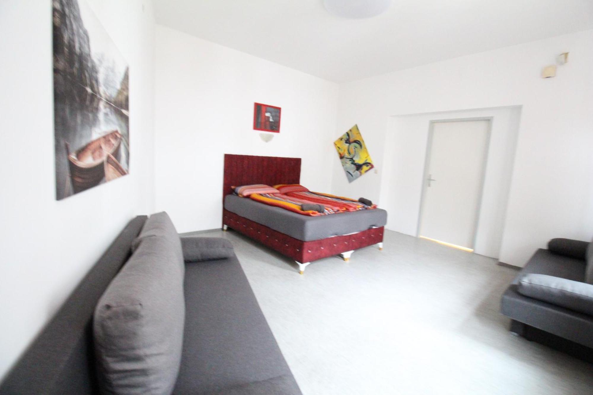 Zx Quad Room In Meidling Вена Экстерьер фото