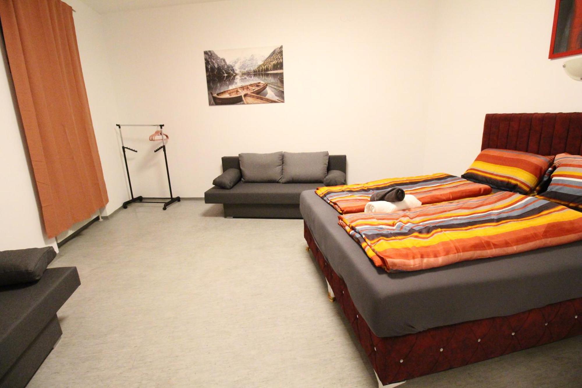 Zx Quad Room In Meidling Вена Экстерьер фото